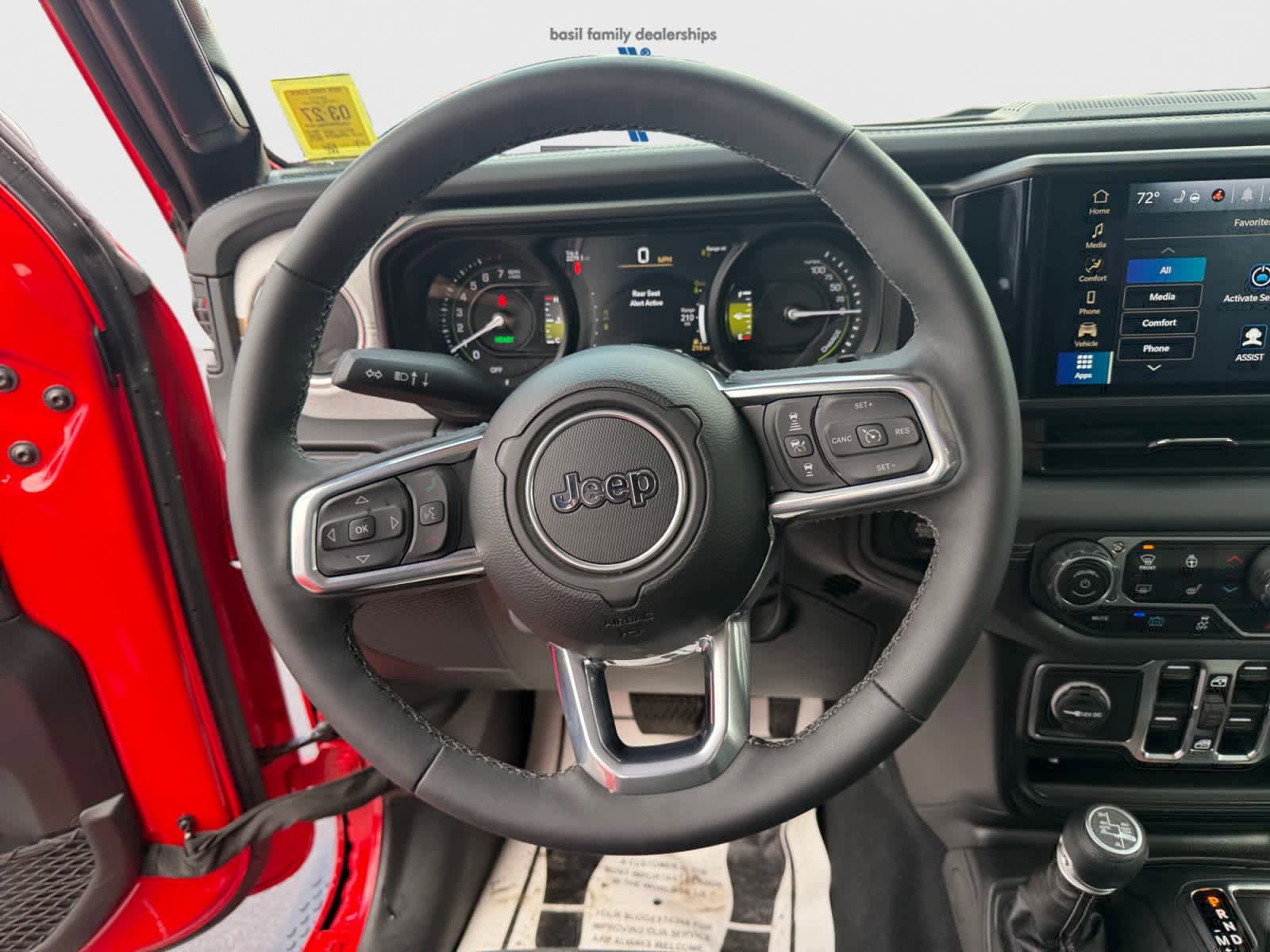 Used 2025 Jeep Wrangler Sahara image 13