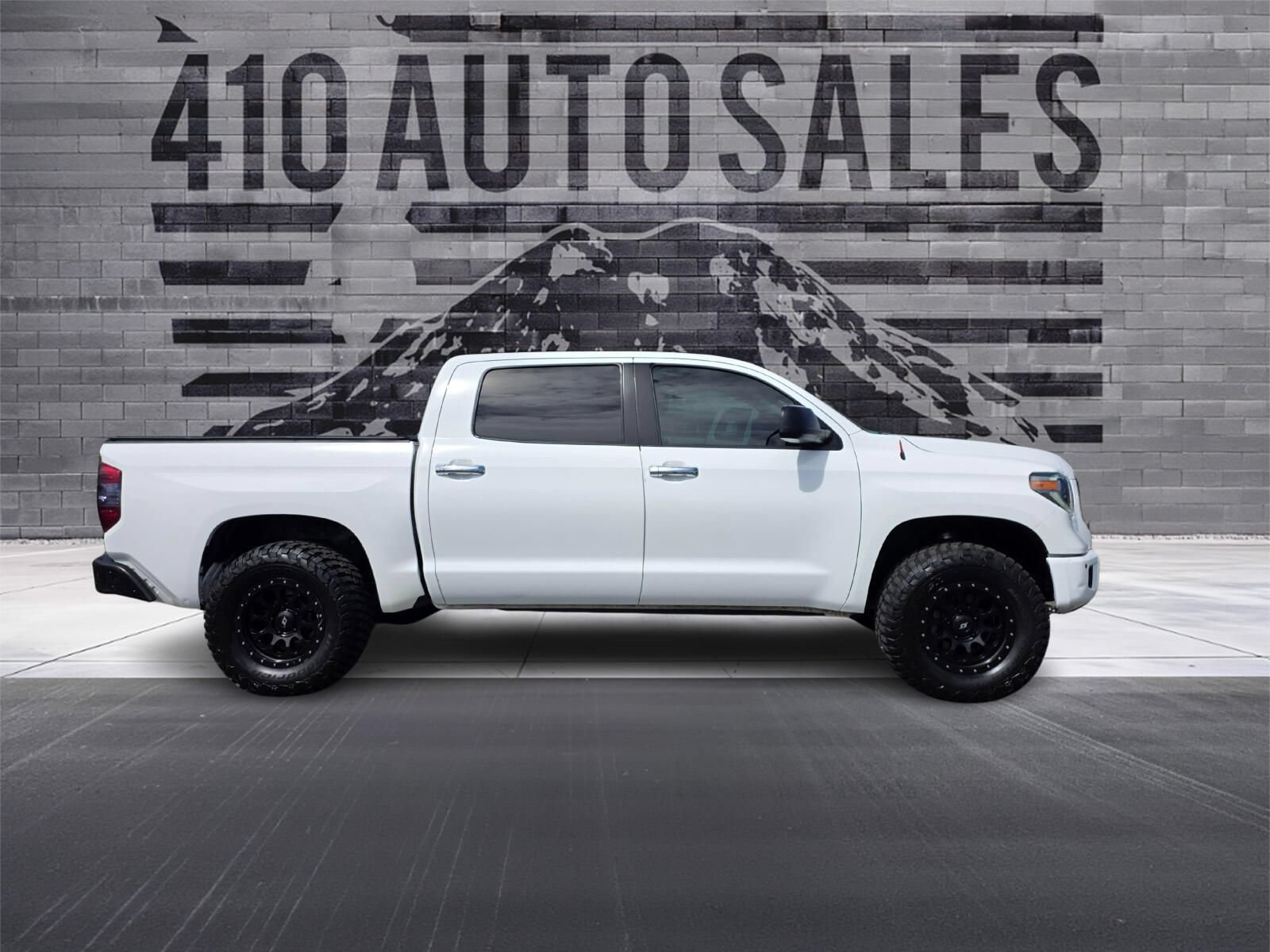 Used 2018 Toyota Tundra Limited w/ Limited Premium Package AWD/4WD image 2