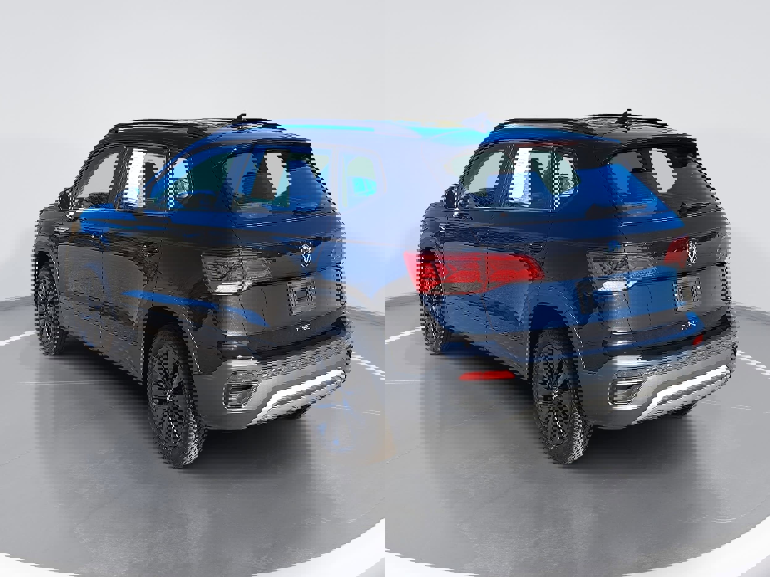 Certified 2024 Volkswagen Taos S w/ MDO Package image 5