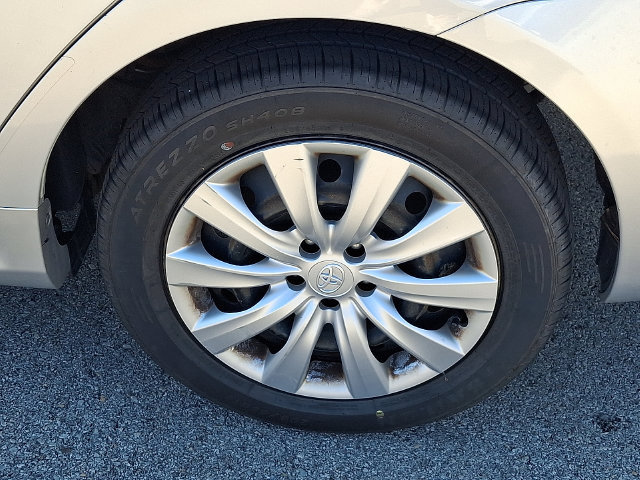Used 2013 Toyota Corolla LE FWD image 30