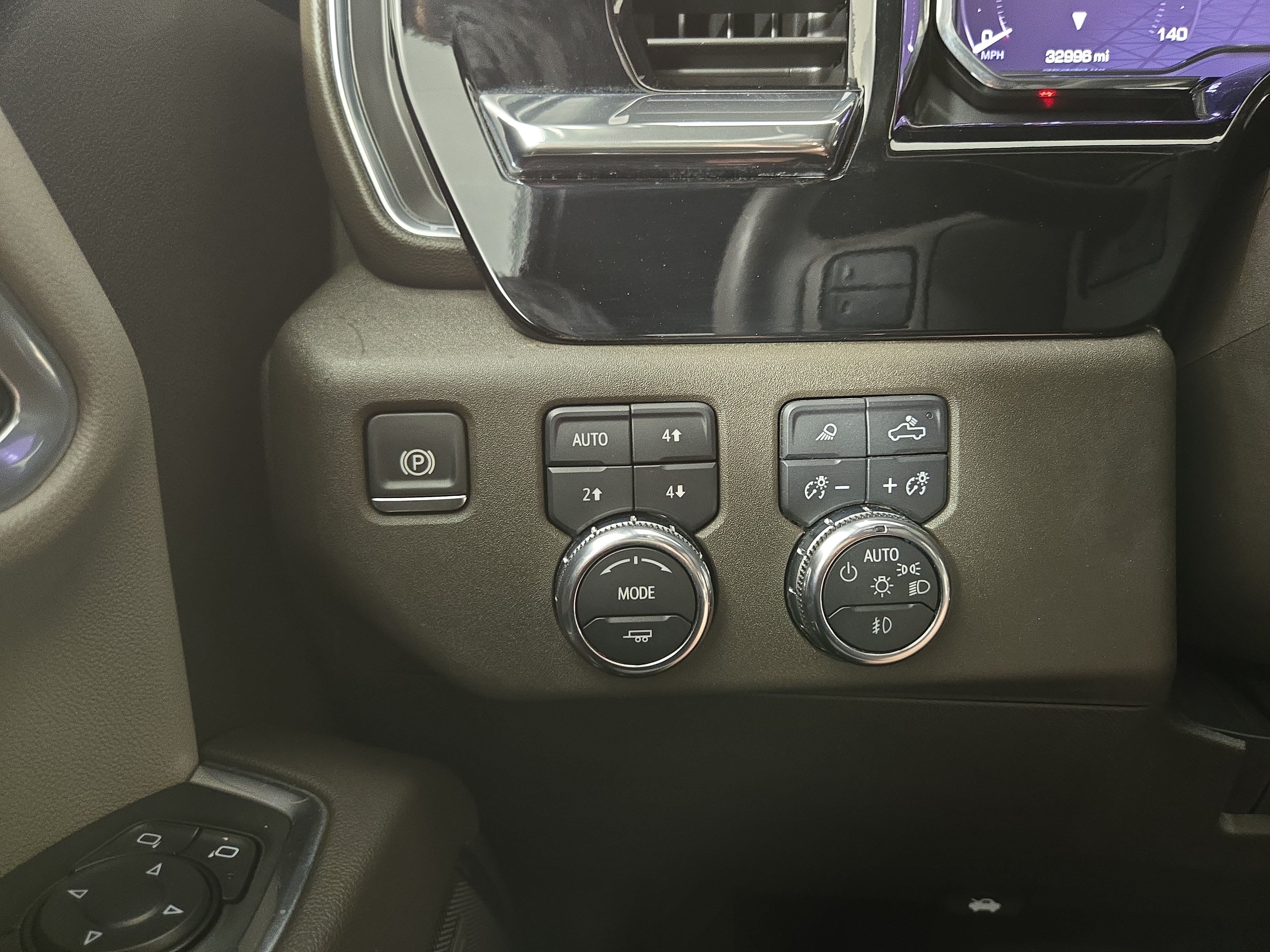 Certified 2024 GMC Sierra 2500 SLT w/ SLT Premium Package AWD/4WD image 30