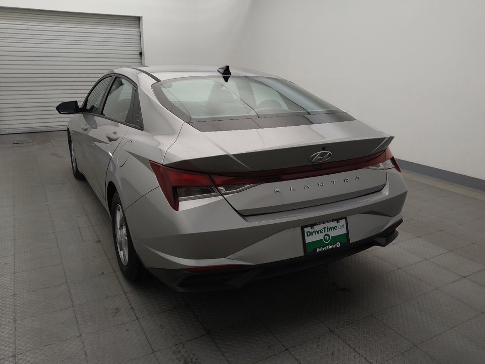 Used 2021 Hyundai Elantra SE FWD image 6