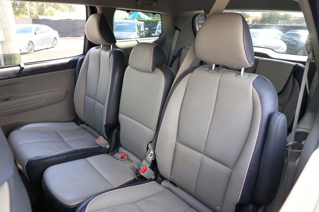 Used 2017 Kia Sedona LX w/ LX Essentials Premium Package image 10