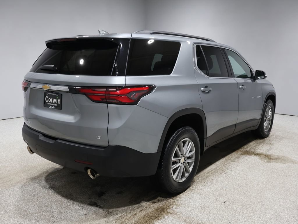 Used 2023 Chevrolet Traverse LT w/ Rear Camera Mirror Package image 2