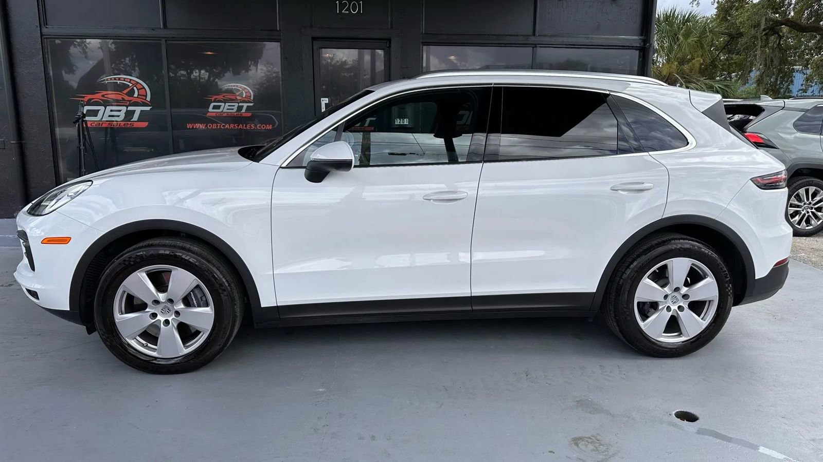 Used 2022 Porsche Cayenne image 2