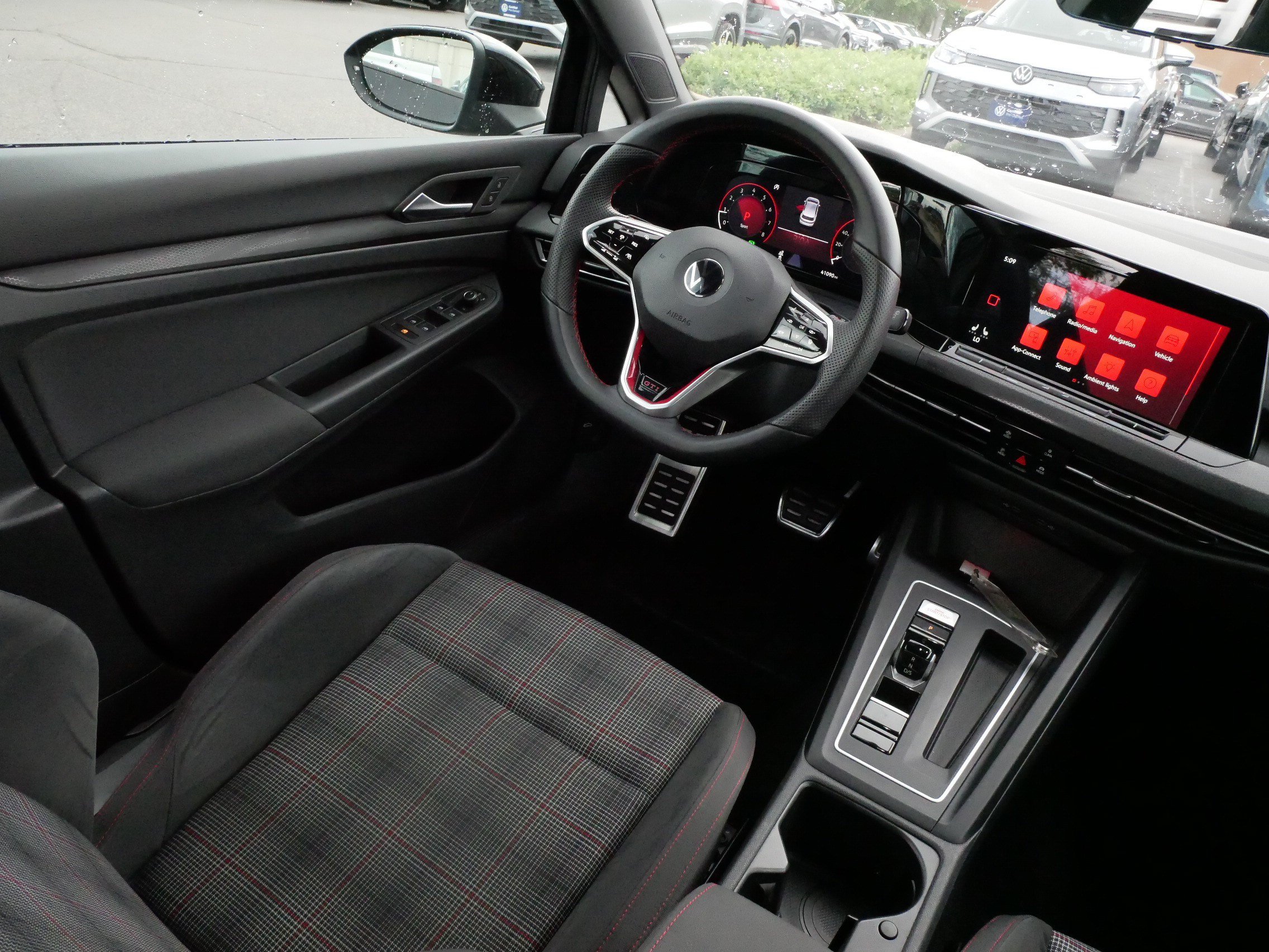 Certified 2022 Volkswagen GTI SE FWD image 9