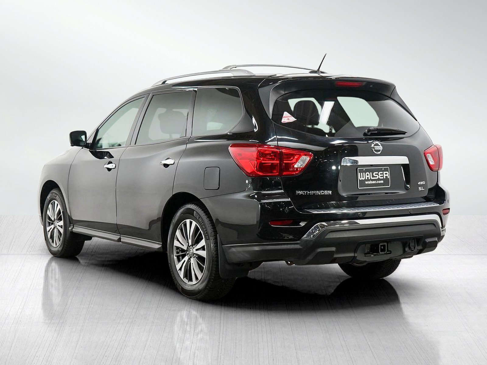 Used 2017 Nissan Pathfinder SL w/ Trailer Tow Package AWD/4WD image 3