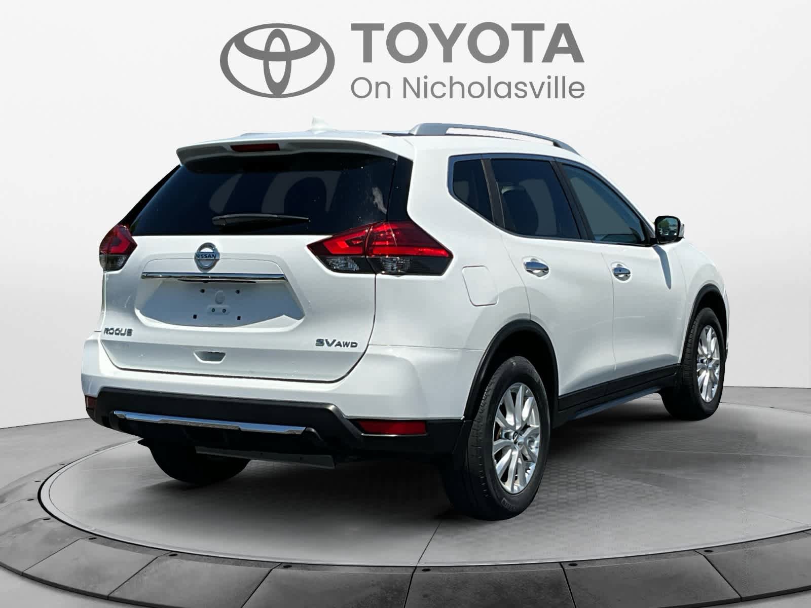 Used 2017 Nissan Rogue SV AWD/4WD image 6