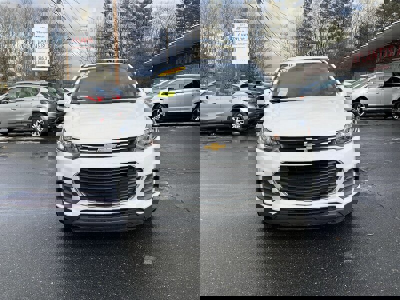 Used 2020 Chevrolet Trax LS w/ Tint and Cruise Package FWD image 2