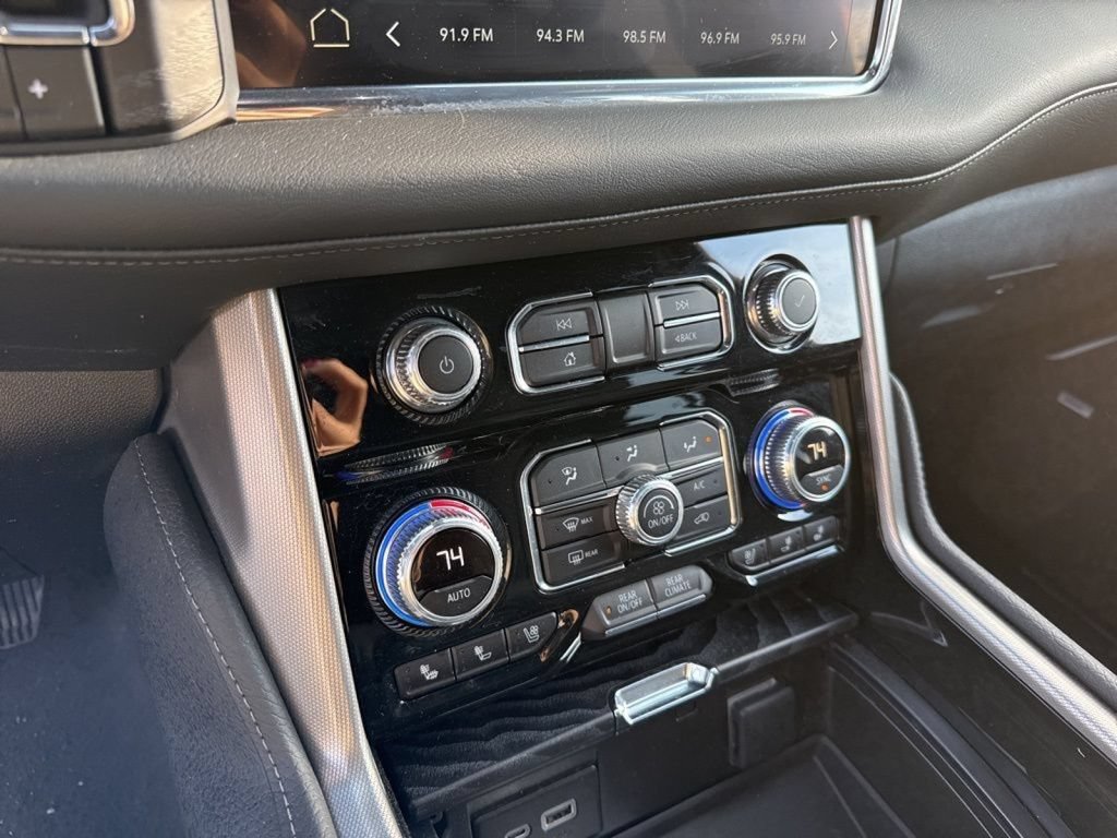 Used 2023 GMC Yukon XL Denali AWD/4WD image 35