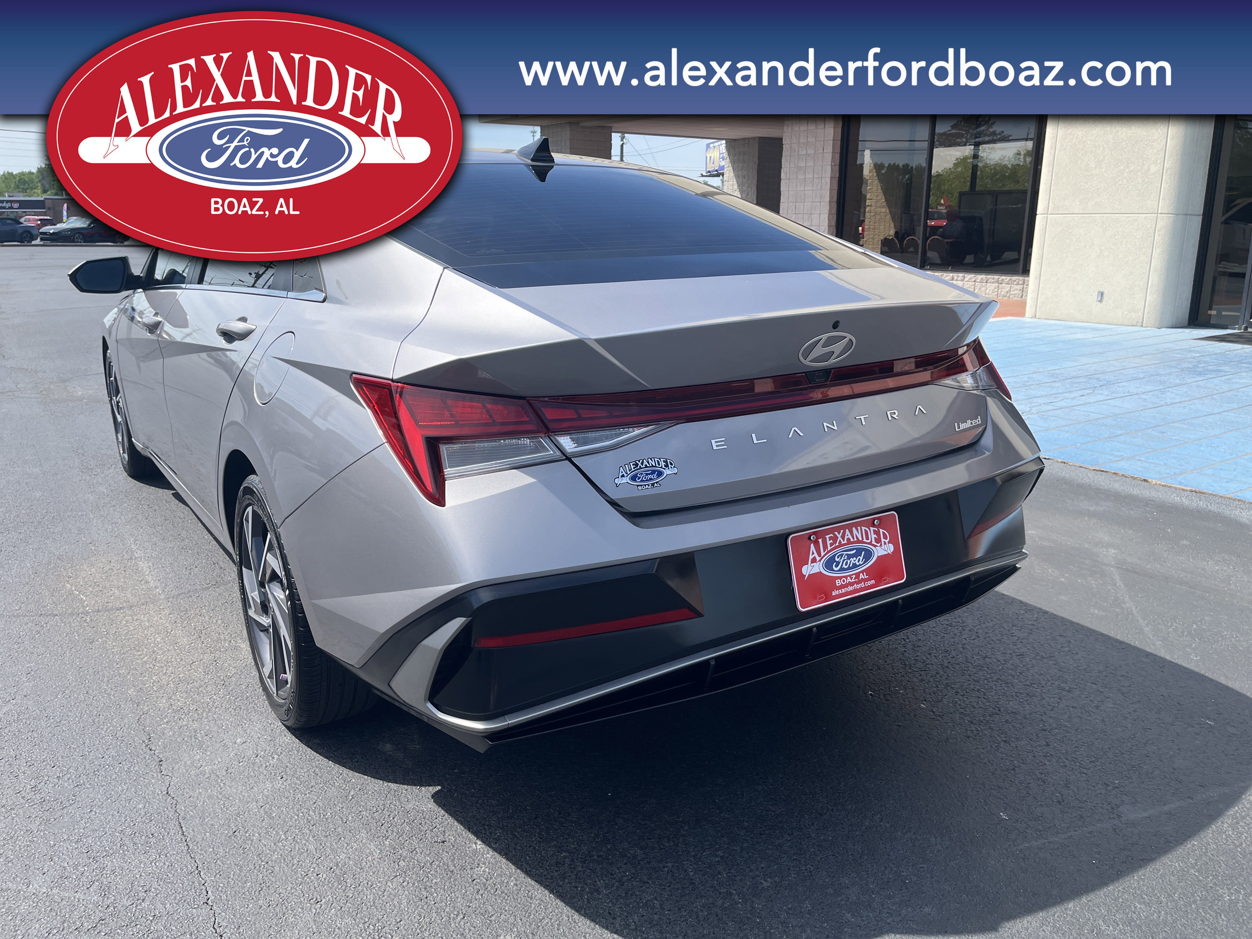 Used 2025 Hyundai Elantra Limited FWD image 6