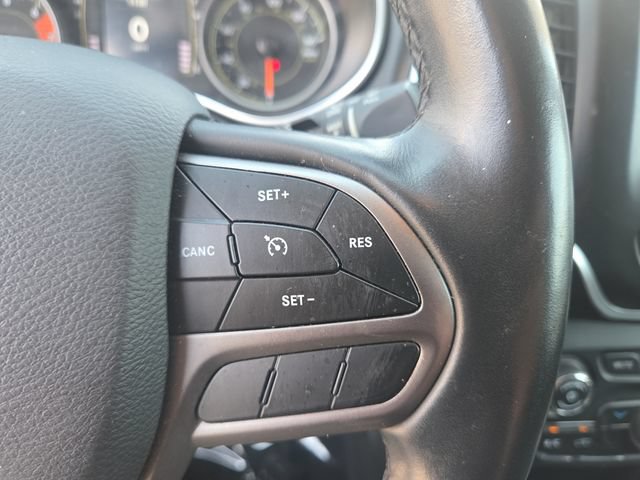 Used 2019 Jeep Cherokee Latitude w/ Cold Weather Group AWD/4WD image 21