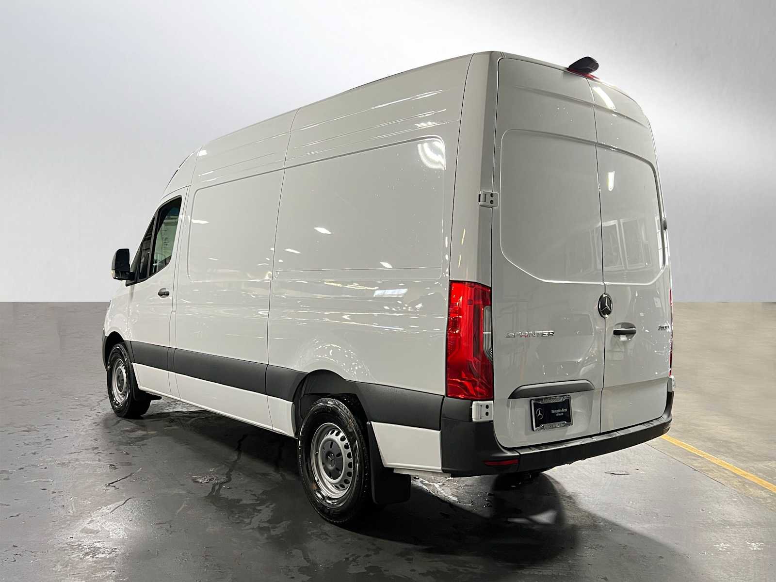 Used 2025 Mercedes-Benz Sprinter 2500 image 5