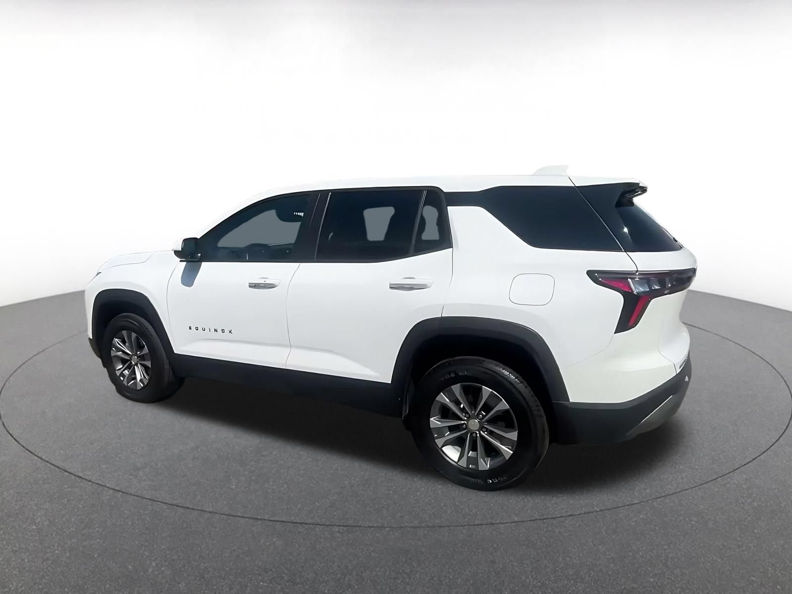 Used 2025 Chevrolet Equinox LT FWD image 9