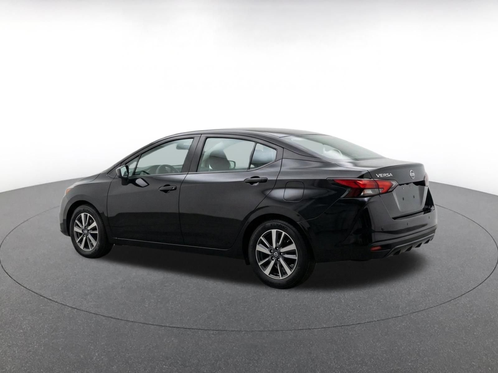 Used 2025 Nissan Versa SV FWD image 7
