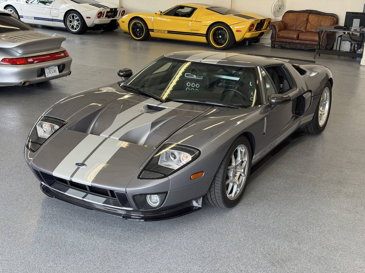 Used 2006 Ford GT RWD image 7