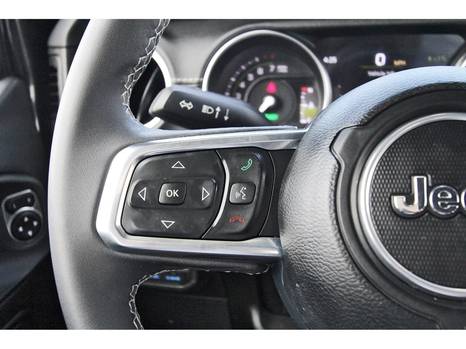 Used 2023 Jeep Wrangler Unlimited Sahara AWD/4WD image 22