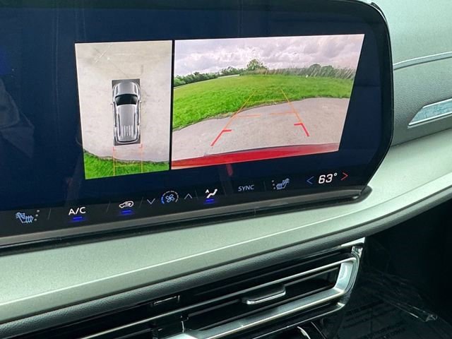 Used 2024 Chevrolet Traverse LT w/ Trailering Package FWD image 7