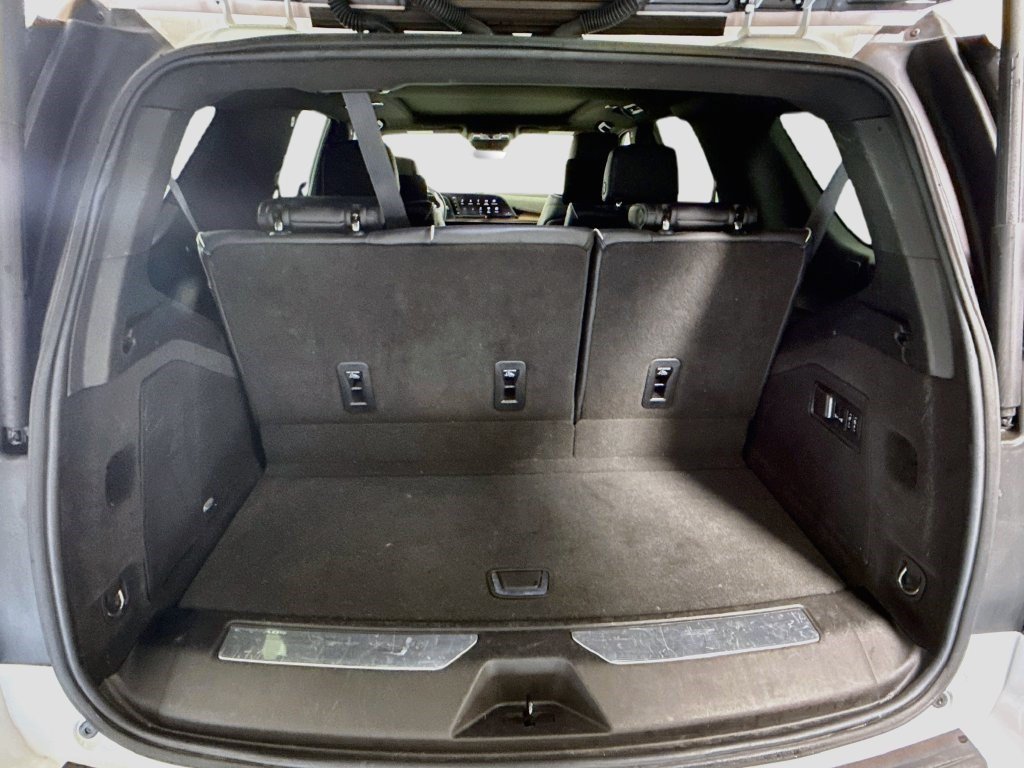 Used 2023 Cadillac Escalade Premium Luxury RWD image 34