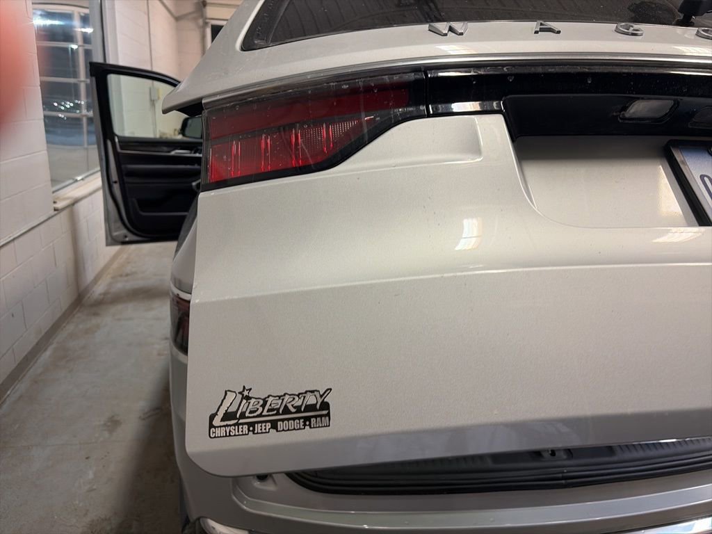 Used 2024 Jeep Wagoneer L 4WD w/ Premium Group I image 10