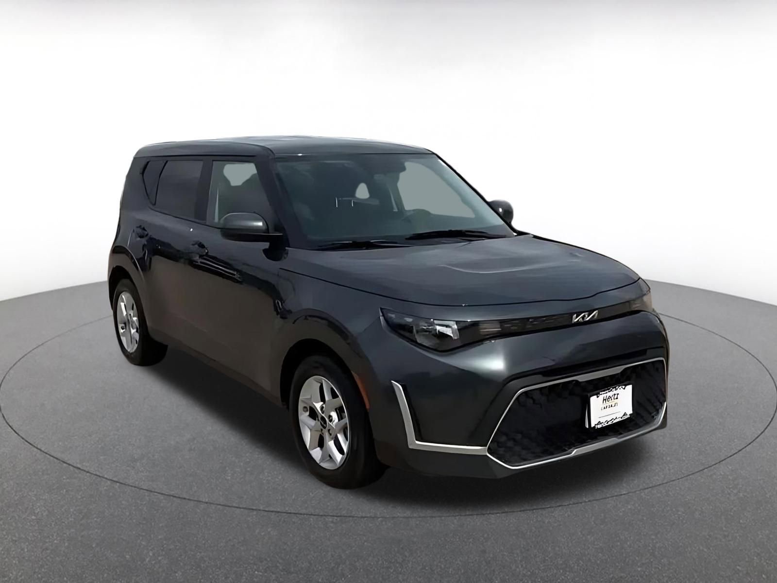 Used 2025 Kia Soul LX w/ LX Technology Package FWD image 3