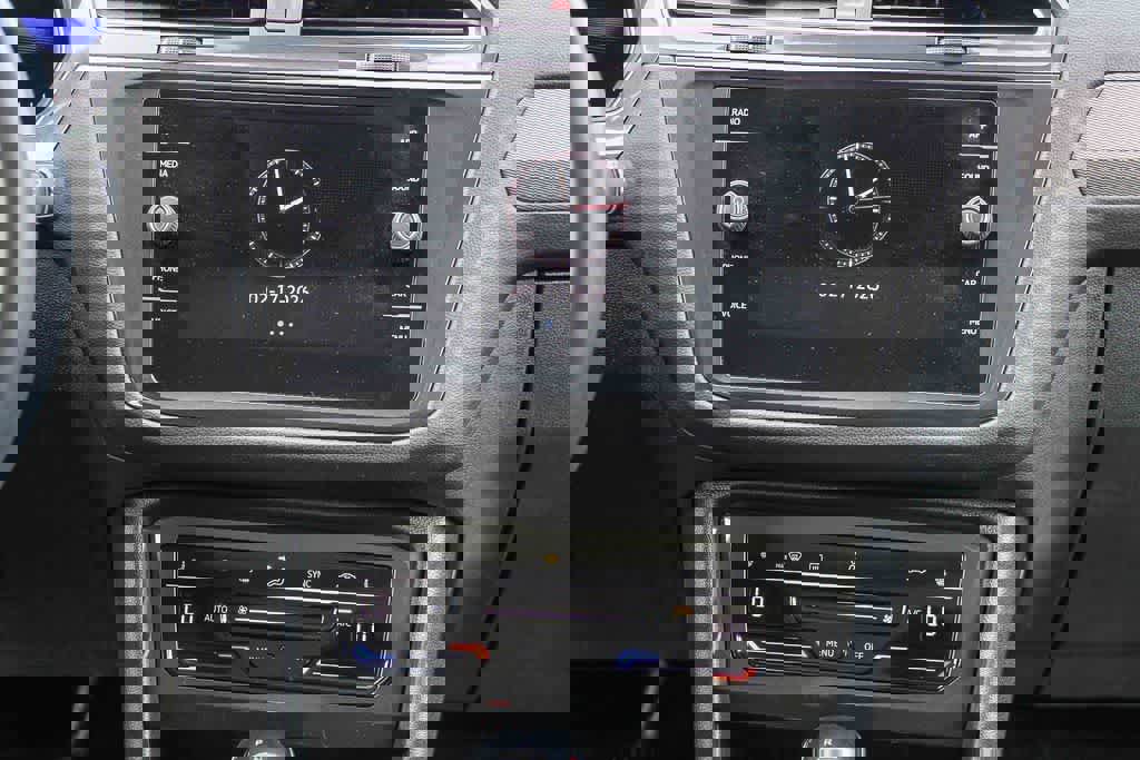 Used 2022 Volkswagen Tiguan SE w/ Panoramic Sunroof Package image 15