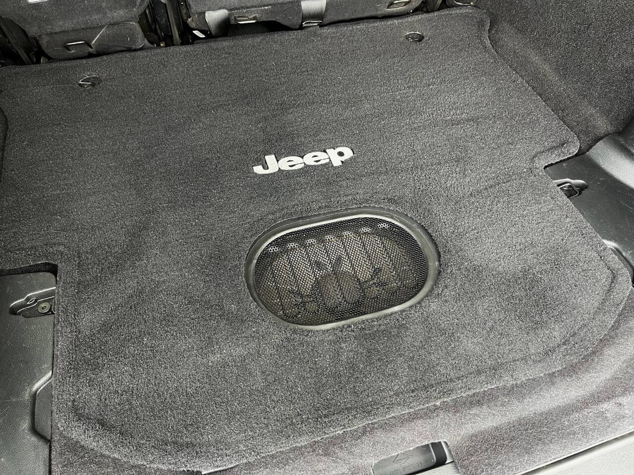 Used 2015 Jeep Wrangler Unlimited Rubicon w/ Dual Top Group image 27