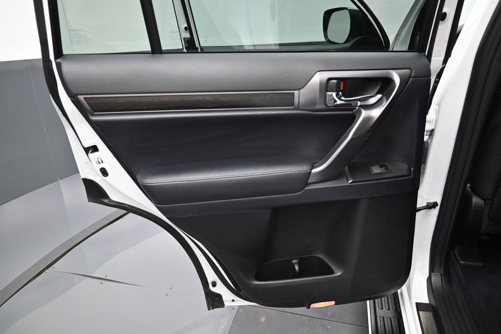 Used 2022 Lexus GX 460 w/ Black Line Special Edition AWD/4WD image 35