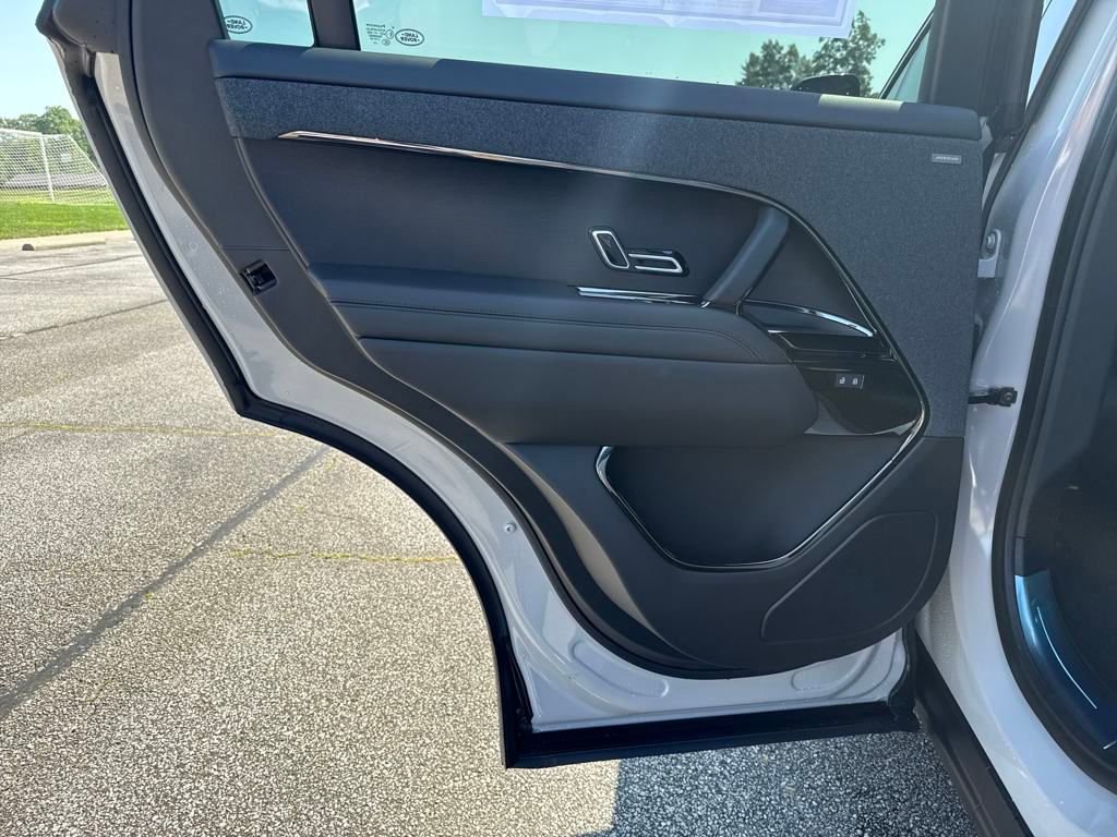 New 2025 Land Rover Range Rover Sport SE image 13