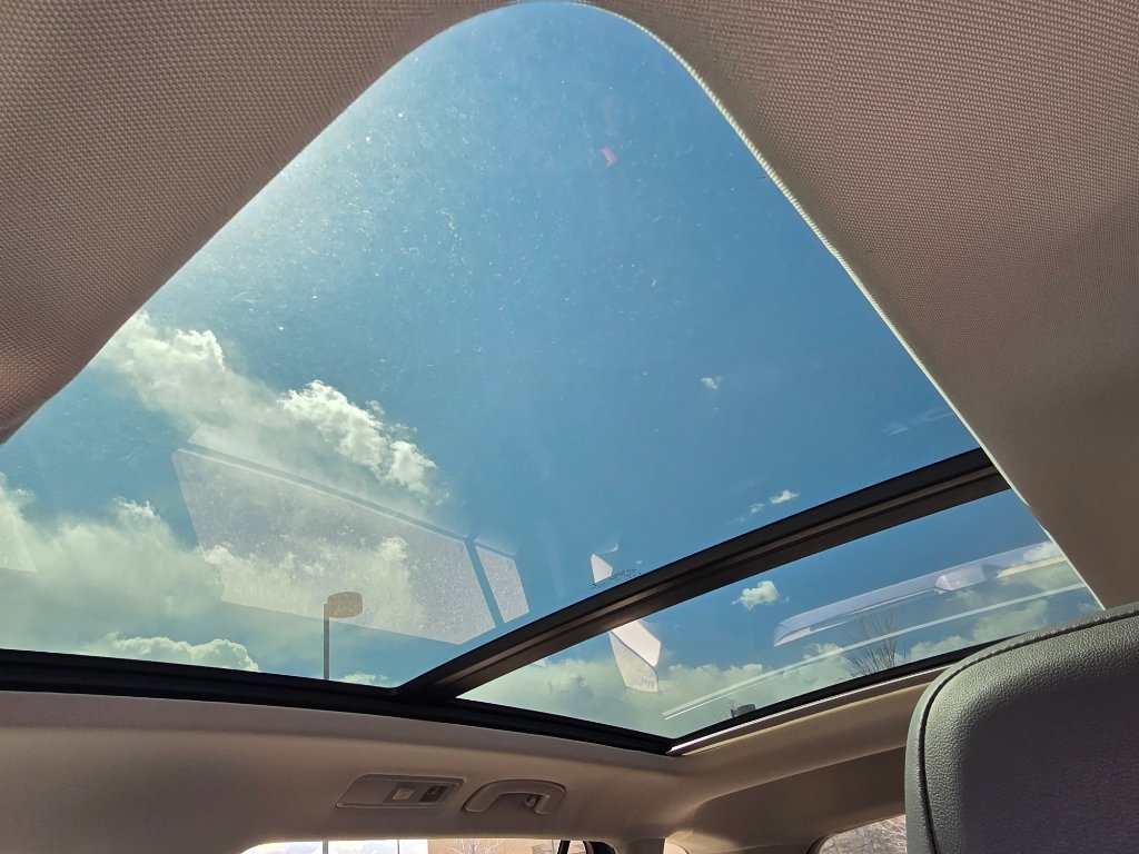 Used 2021 Volkswagen Tiguan SE w/ Panoramic Sunroof Package image 25