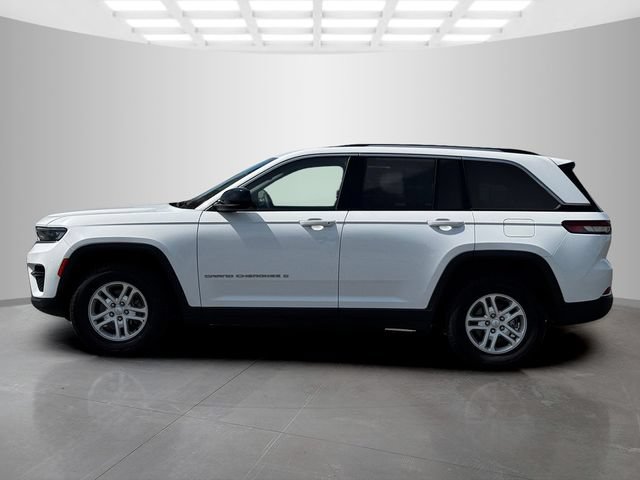 Certified 2024 Jeep Grand Cherokee Laredo AWD/4WD image 4