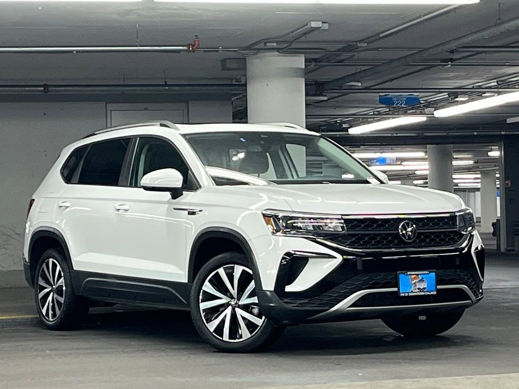 Certified 2023 Volkswagen Taos SE w/ Panoramic Sunroof Package image 2