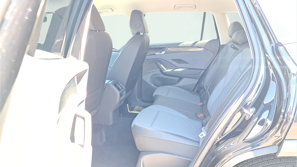 Used 2026 Volkswagen Tiguan SE AWD/4WD image 12