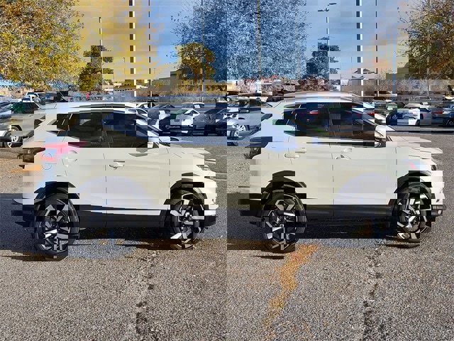 Used 2021 Nissan Rogue Sport SL w/ Premium Package image 3