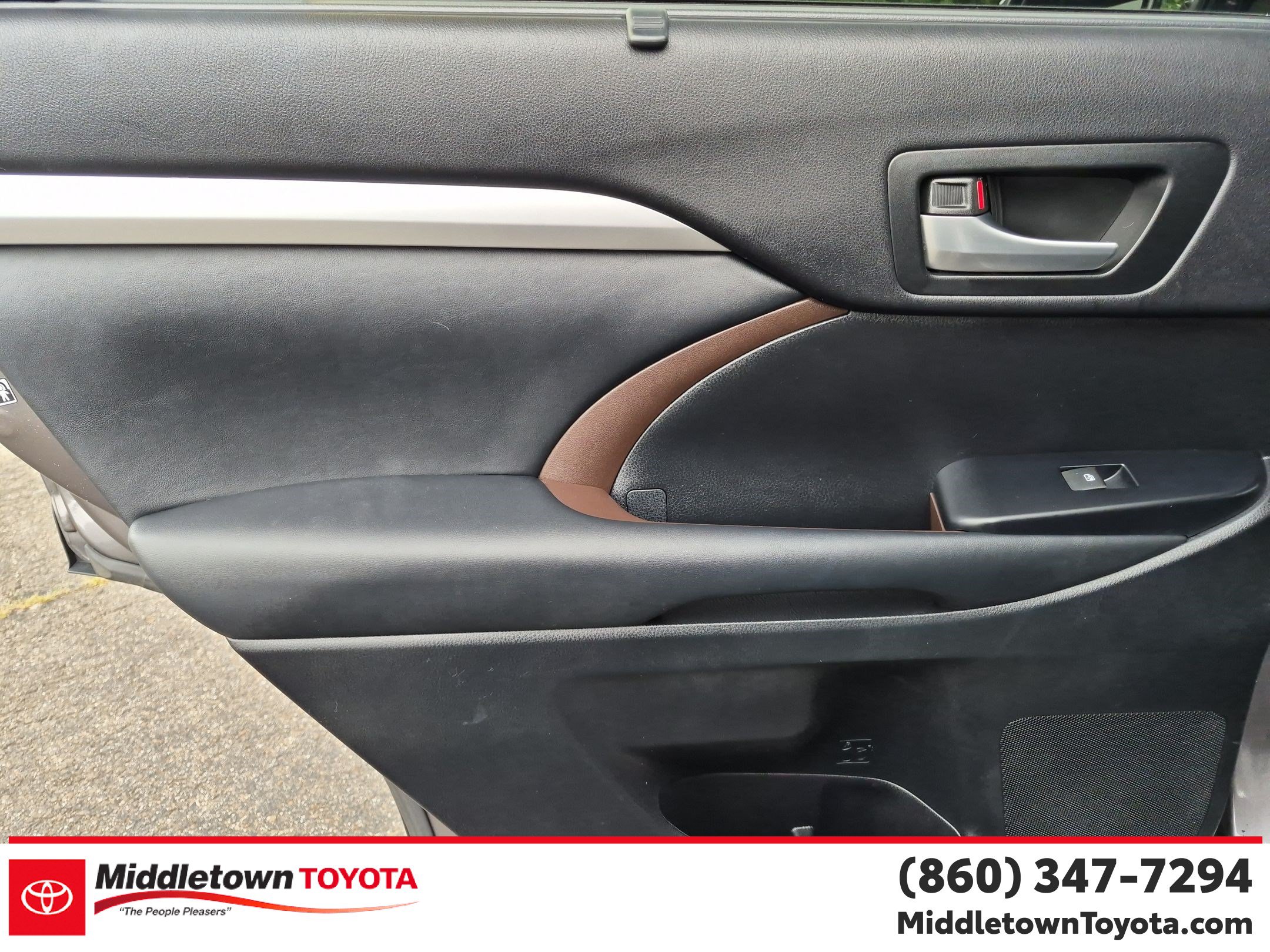 Used 2015 Toyota Highlander XLE AWD/4WD image 30