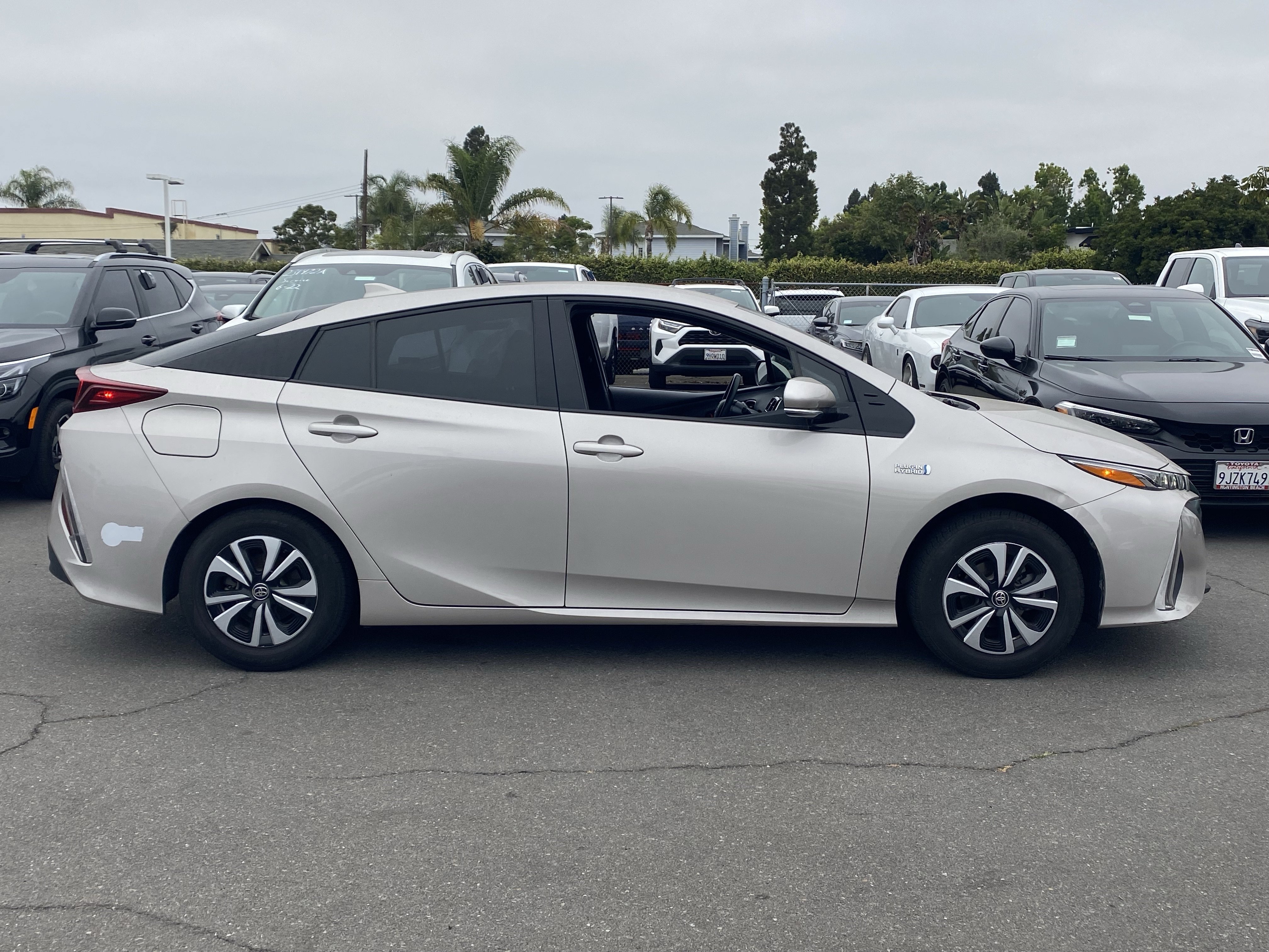 Certified 2017 Toyota Prius Prime Plus FWD image 2