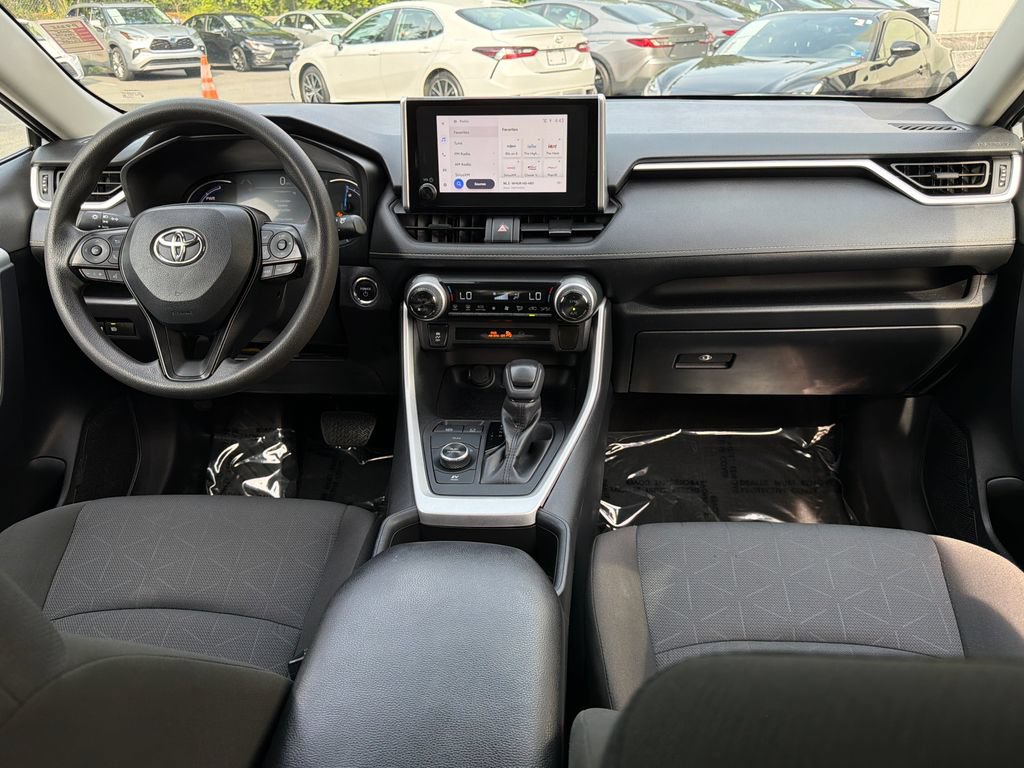 Used 2025 Toyota RAV4 XLE AWD/4WD image 15