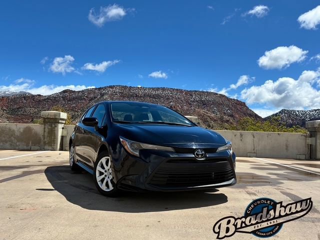 Used 2024 Toyota Corolla LE FWD image 2