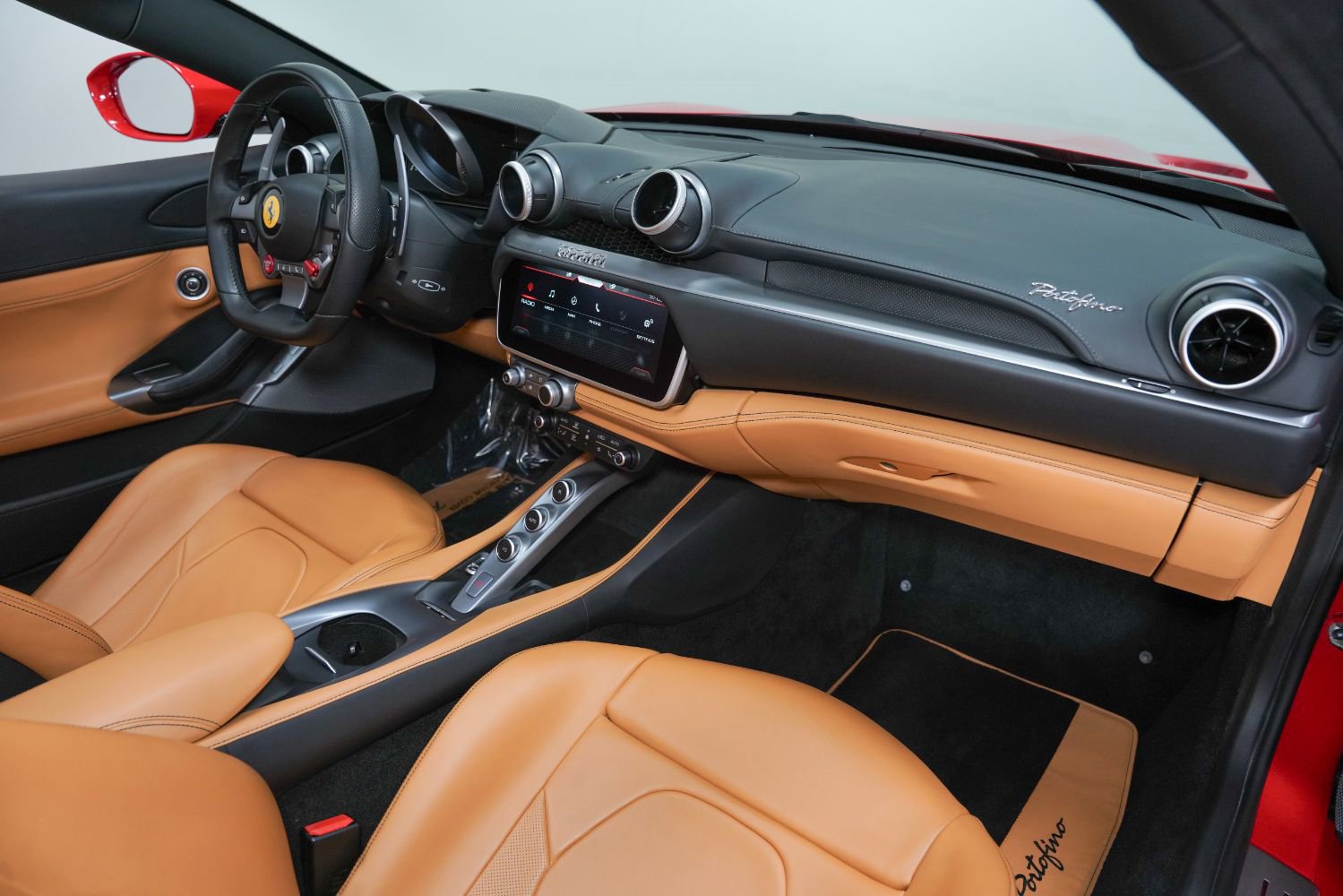Used 2020 Ferrari Portofino image 2