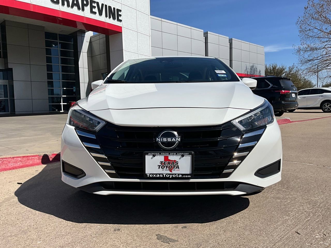 Used 2025 Nissan Versa SV image 3