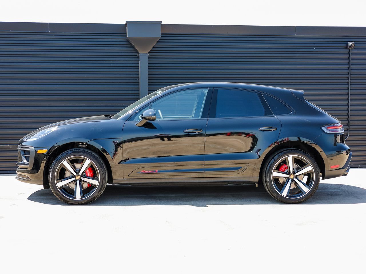 Certified 2026 Porsche Macan S AWD/4WD image 2