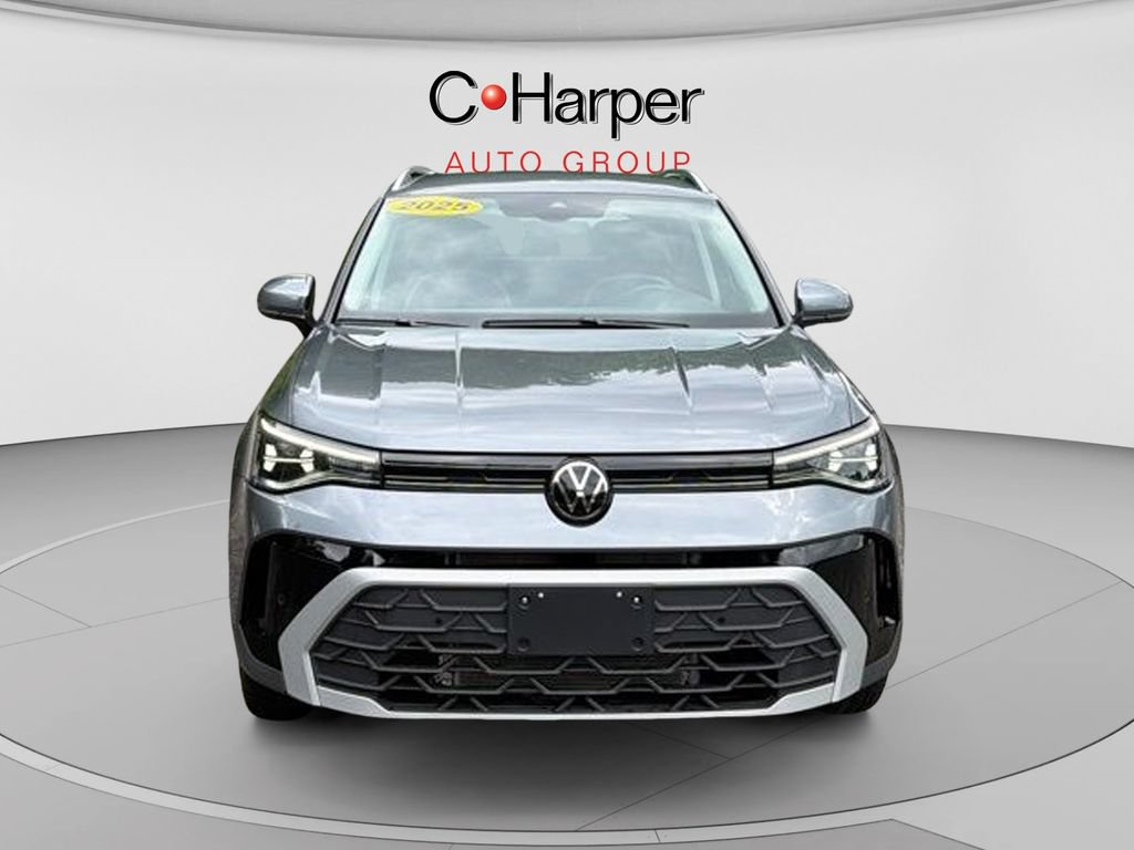 Used 2025 Volkswagen Taos SE AWD/4WD image 7