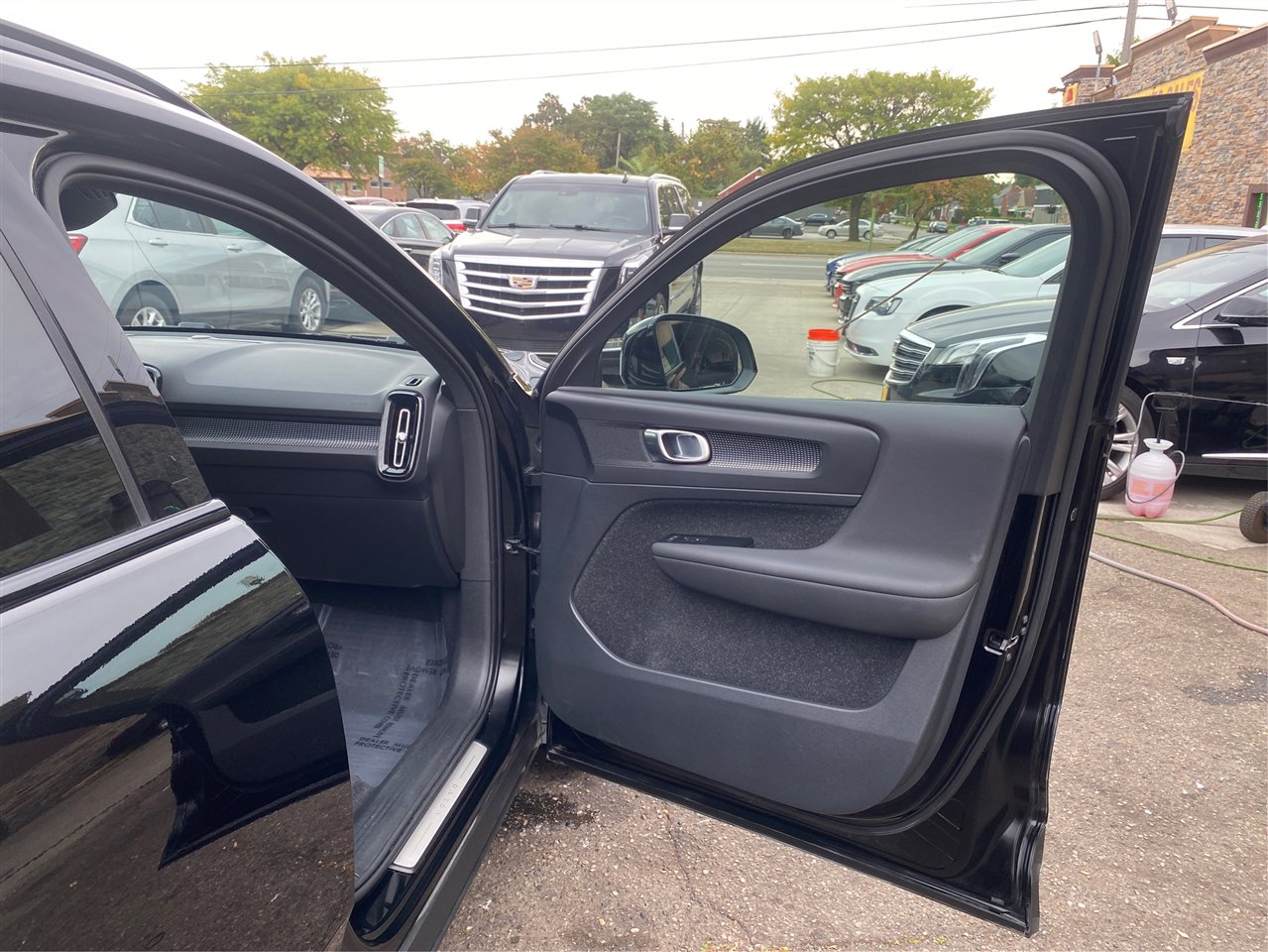 Used 2021 Volvo XC40 T5 R-Design image 33