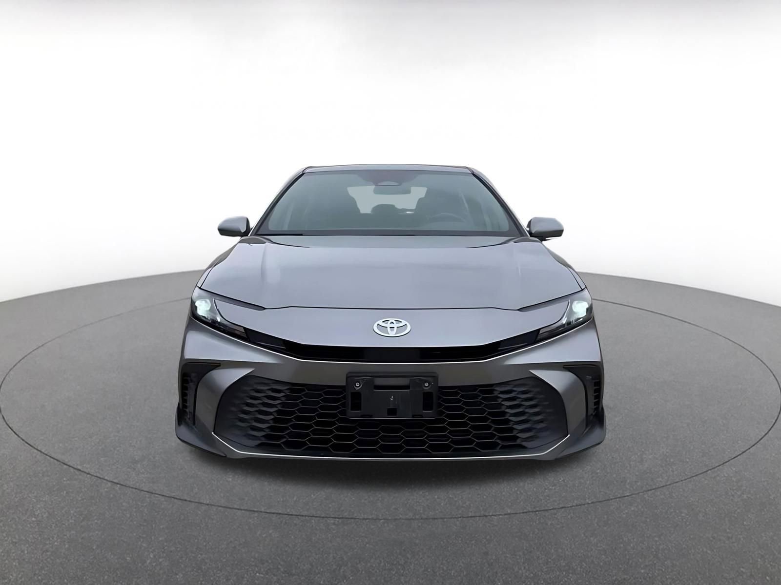 Used 2025 Toyota Camry SE FWD image 4