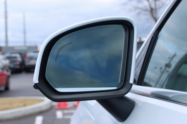 Used 2025 Volvo XC40 B5 Plus image 8