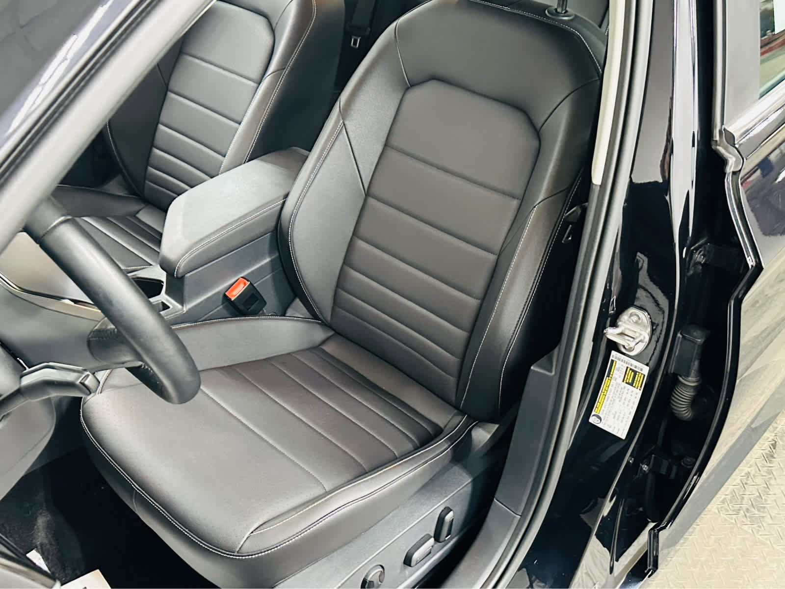Certified 2023 Volkswagen Jetta SE w/ Panoramic Sunroof Package FWD image 23