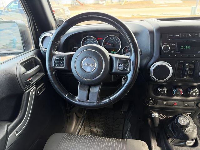 Used 2012 Jeep Wrangler Unlimited Rubicon w/ Connectivity Group AWD/4WD image 28