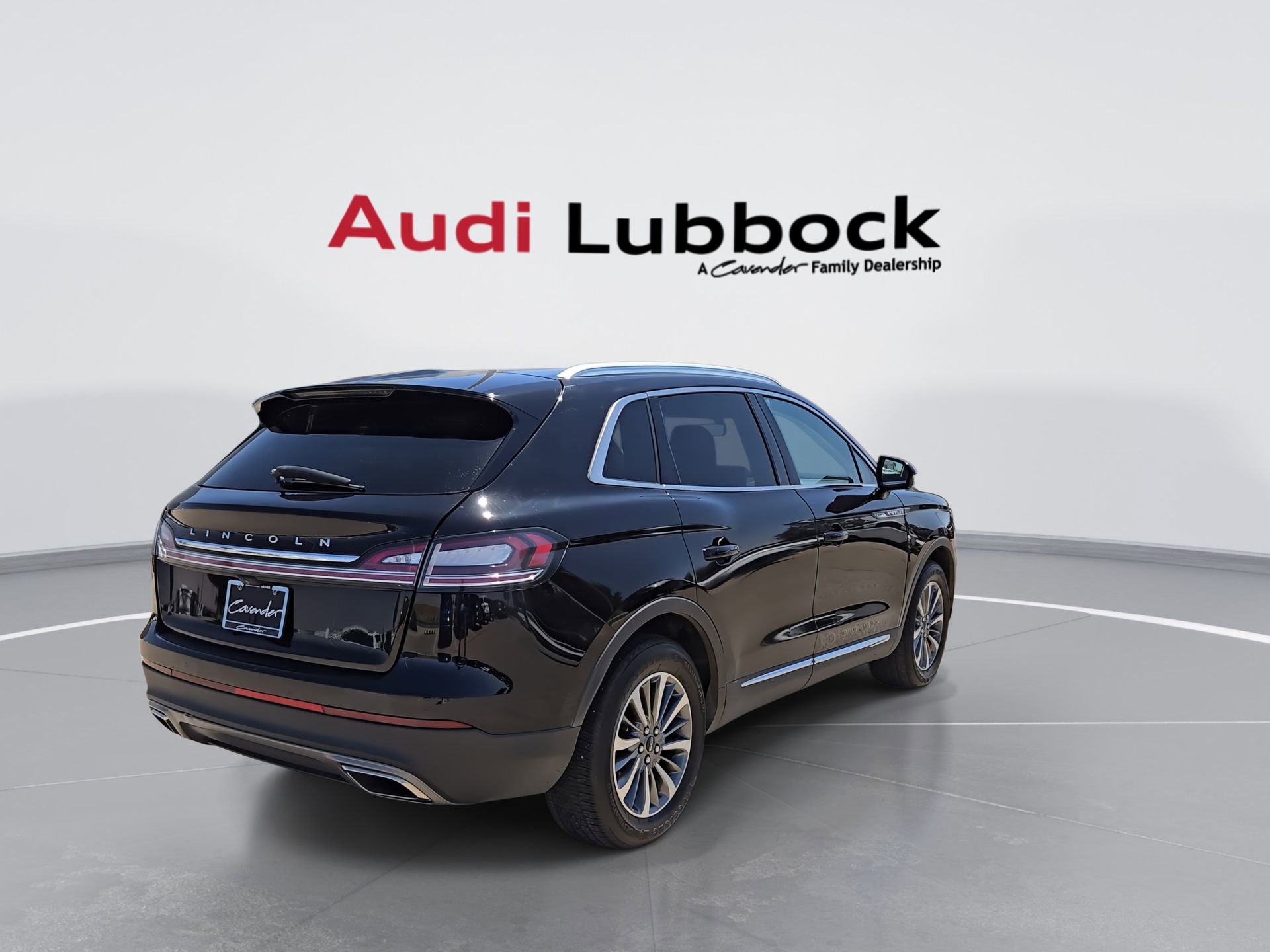 Used 2022 Lincoln Nautilus FWD w/ Premium Package image 8