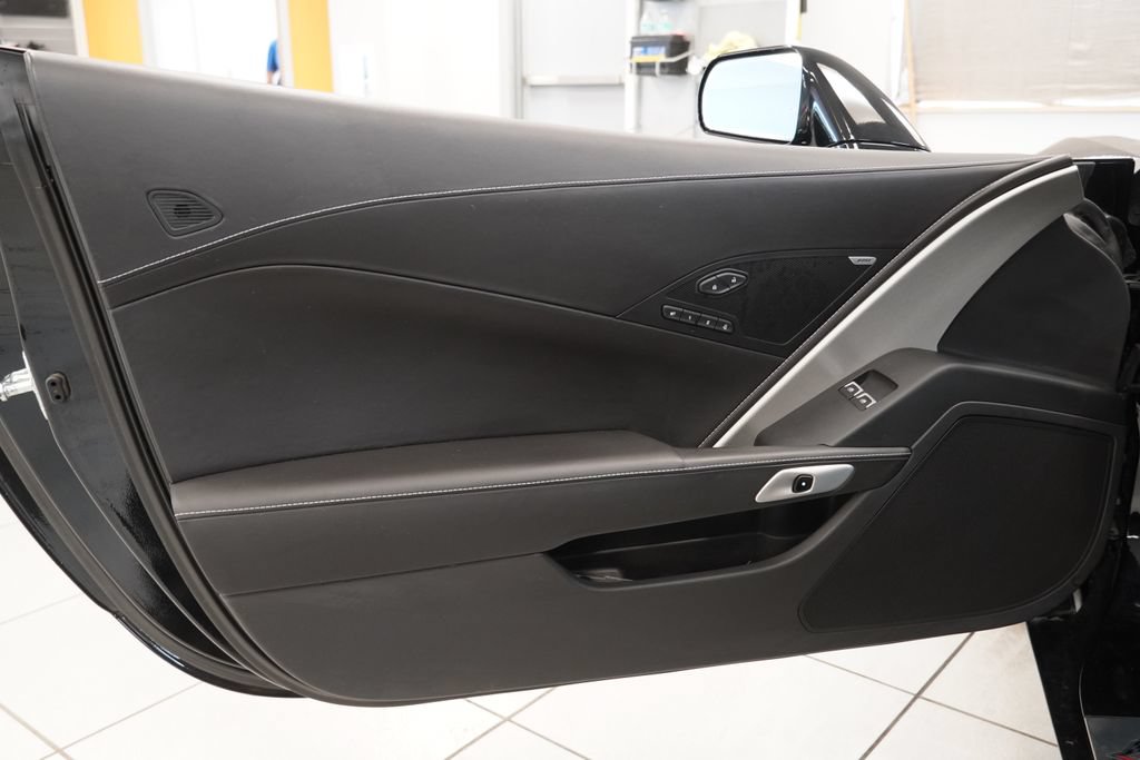 Used 2017 Chevrolet Corvette Stingray Coupe RWD image 18