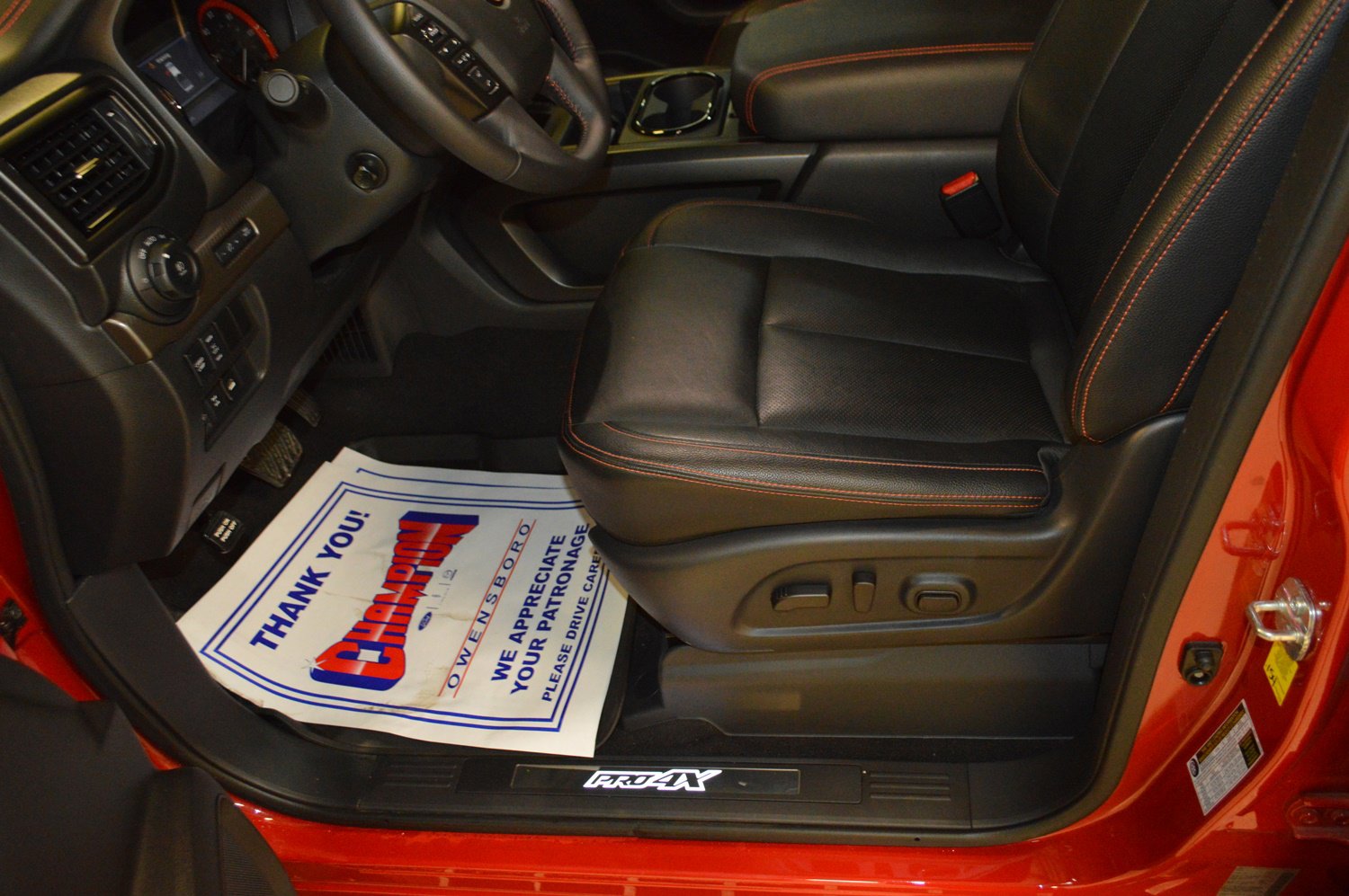 Used 2024 Nissan Titan PRO-4X w/ Pro-4x Convenience Package image 15